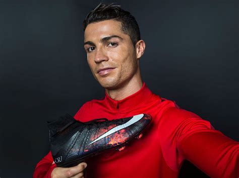 metronieuws cristiano ronaldo tekent voor nike|ronaldo and nike.